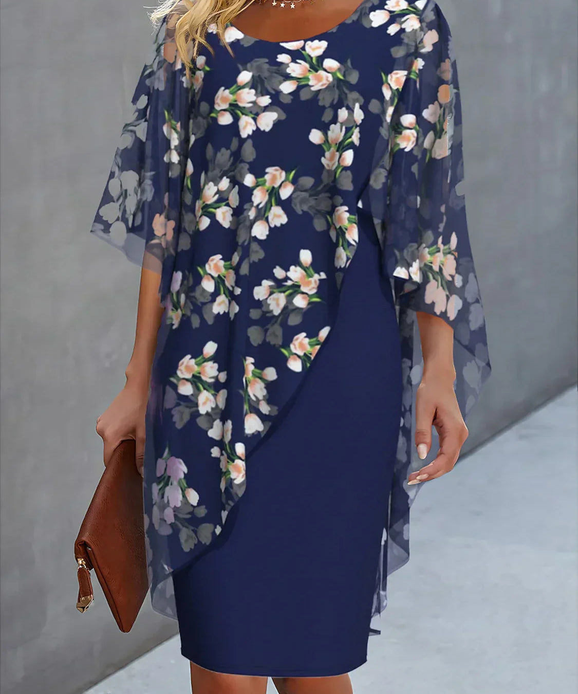 Elegantes Damenkleid mit floralem Chiffon-Design für stilvolle Auftritte