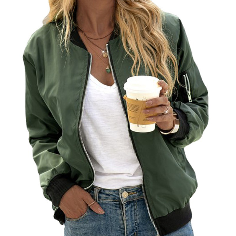 Stylische Damen-Bomberjacke aus atmungsaktivem, leichtem Material mit eleganten Rippdetails