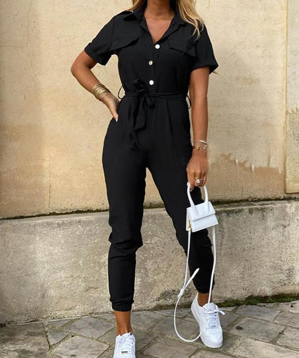 Stylischer Jumpsuit mit Gürtel und kurzen Ärmeln für den perfekten Look