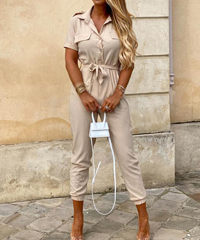 Stylischer Jumpsuit mit Gürtel und kurzen Ärmeln für den perfekten Look