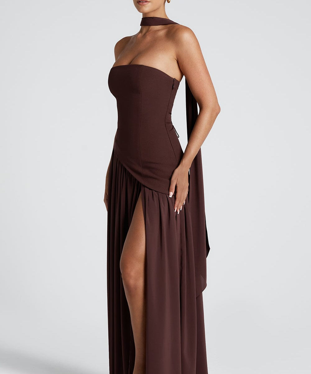 Elegantes trägerloses Kleid mit hohem Schlitz für Damen