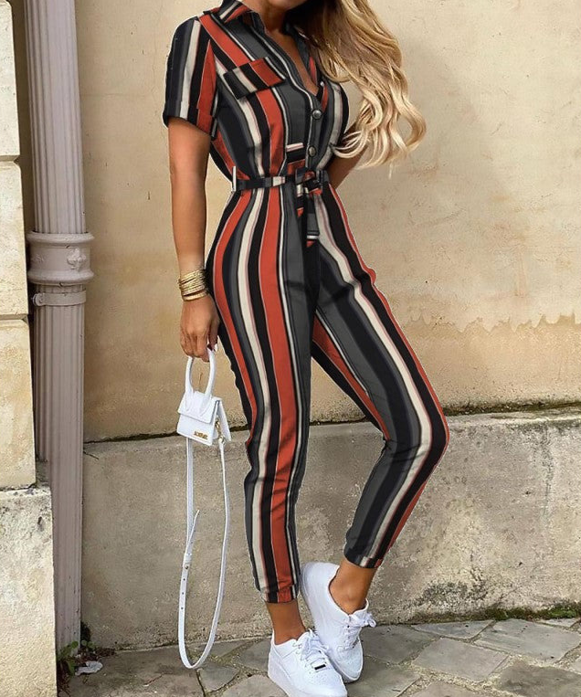 Stylischer Jumpsuit mit Gürtel und kurzen Ärmeln für den perfekten Look